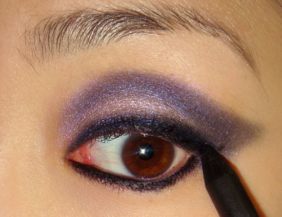 pink-blue-smoky-eye-makeup-tutorial-step4 (550x424, 59Kb)