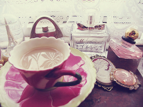 78611101_large_displayvintageinspirationotherperfumecameos0212b02329670142453ecc459acf3c9f_h_large (500x375, 70Kb)
