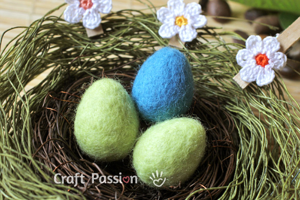 easter-eggs-wet-felting-2 (588x392, 134Kb)