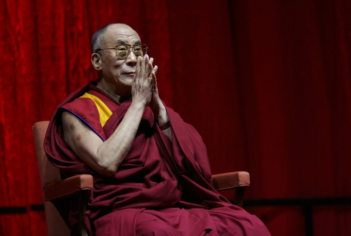 Dalai_Lama_PRAY (700x469, 203Kb)