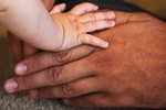  1243247_baby_hand (300x200, 44Kb)