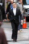  Ed+Westwick+Kaylee+Defer+spotted+smiling+mother+aGUBphTxQJql (396x594, 49Kb)