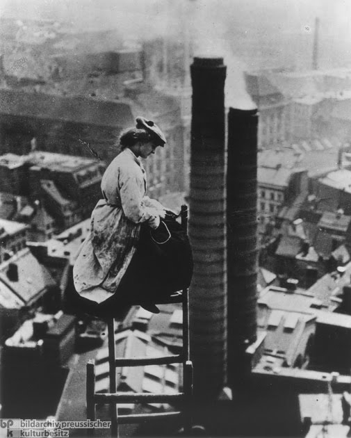 A Female Mason Perched High above Berlin, circa 1910 (505x630, 137Kb)