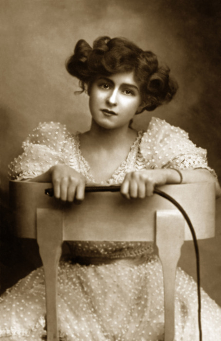 Gibson Girl Gabrielle Ray with Bullwhip, c.1910 (454x700, 88Kb)