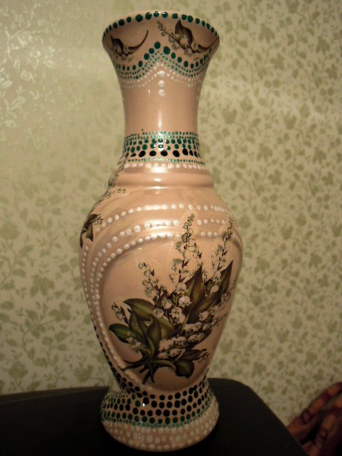 Декупаж керамической вазы цветочным мотивом