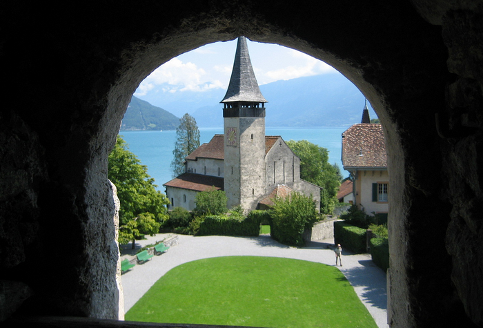 All sizes  Castle and Church of Spiez Switzerland  Flickr - Photo Sharing! (700x475, 465Kb)