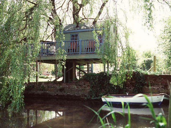 photoru-kompaniya-amazon-tree-houses-sozdaet-udivitelnie-uyutnie-doma-visoko-nad-zemley-foto-mb-5 (600x450, 116Kb)