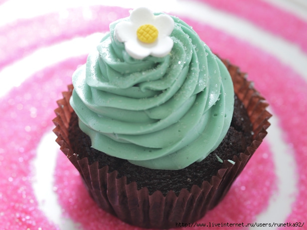 cw_set-art-green-flower-swirl-cupcake_s4x3_lg (616x462, 141Kb)