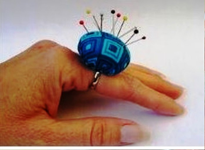 myhandmadelife dottyral pincushion ring blue (700x511, 48Kb)