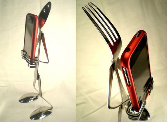 1286868876_fork-and-spoon-iphone-stand1_xddx8_24429 (550x400, 31Kb)