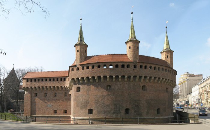 Barbakan_Krakow_z_ulicy_Basztowej_2 (700x433, 60Kb)