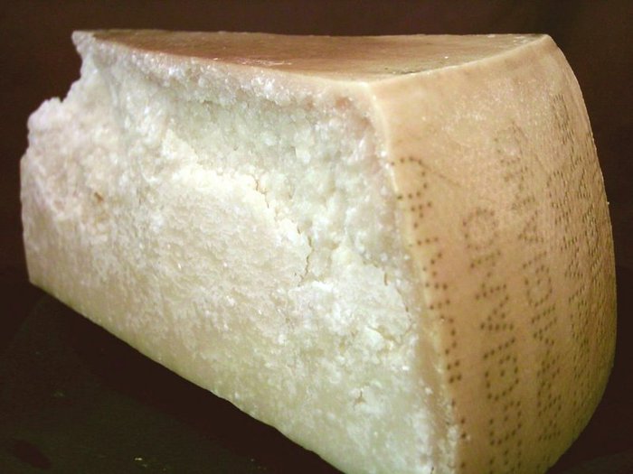 Parmigiano_reggiano_piece (700x525, 53Kb)