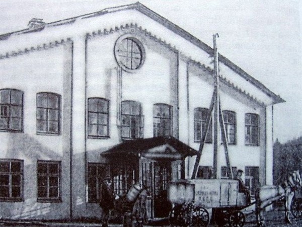 4329935_glavnii_vhod_na_fermy_so_storoni_Svetlanovskogo_pr__foto_1923g (600x451, 85Kb)