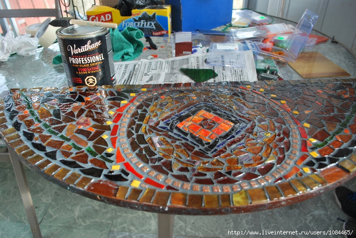 tasha & my mosaic table 180 (700x468, 344Kb)