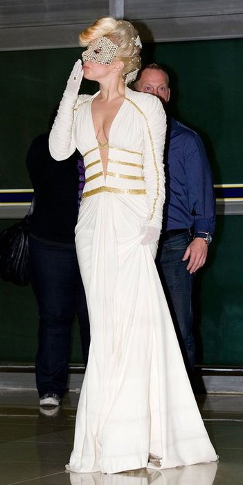 lady-gaga-0422012- (2) (351x700, 39Kb)