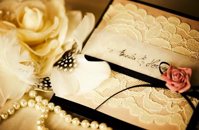 ivory-and-black-lace-adorned-wedding-invitations__full-carousel (700x457, 214Kb)