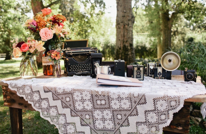 outdoor-wedding-lace-covered-welcome-table__full-carousel (700x457, 312Kb)