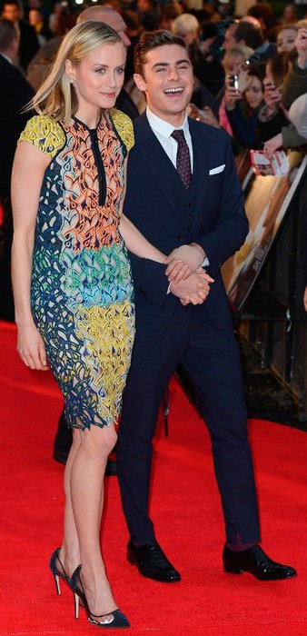 zac-efron-taylor-schilling-lucky-one-london-17 (338x700, 76Kb)