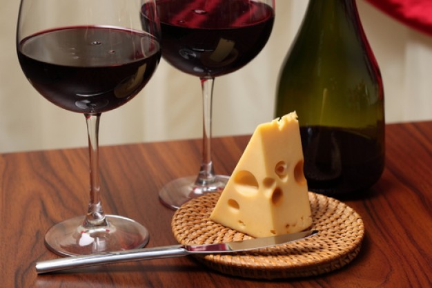 glass-of-wine-glass-cheese-and-wine-cheese_3334469 (626x417, 51Kb)