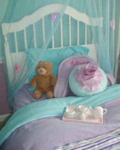 3.5.10-girls-bedroom-teal-lavender-studio-raynard-decorati1-241x300 (241x300, 18Kb)