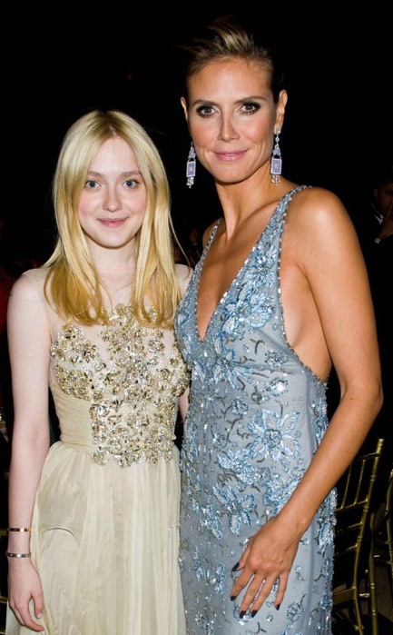 heidi-klum-dakota-fanning-dkms-gala-02 (433x700, 86Kb)
