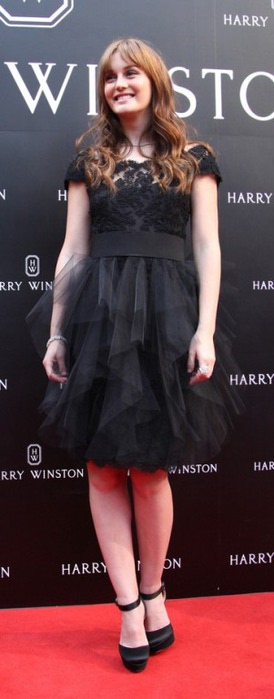 leighton-meester-harry-winston-shanghai-02 (274x700, 44Kb)