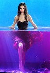  Selena-Gomez-Eau-de-Parfum-ad-campaign2-546x800 (477x700, 69Kb)