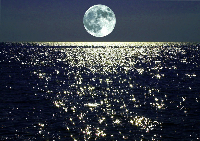 51162648_1258196688_Luna_na_more (700x494, 178Kb)