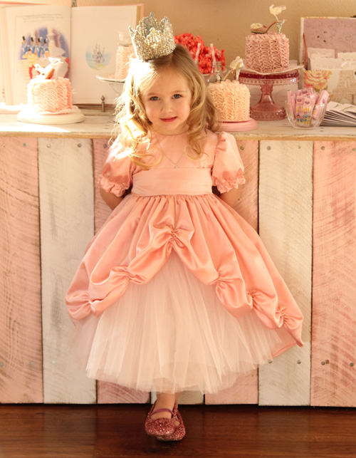 Шьем своими руками нарядное платье для маленькой принцессы