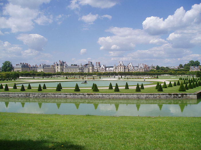 800px-Fontainebleau_with_gardens (700x525, 82Kb)