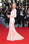 Превью Eva Herzigova in Dolce & Gabbana at the Moonrise Kingdom premiere and festival opening ceremony (466x700, 141Kb)