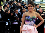 Превью FREIDA-PINTO-at-65th-Cannes-Film-Festival-Opening-Ceremony-8 (700x509, 131Kb)