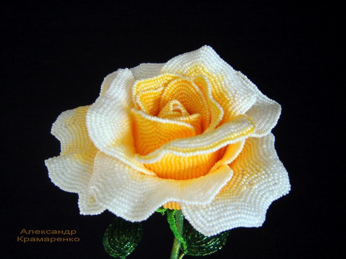 Плетение розы из бисера — поэтапно, с фото