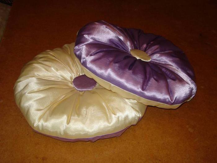 Как сшить круглую подушку для дивана? How to sew a round pillow for the couch?