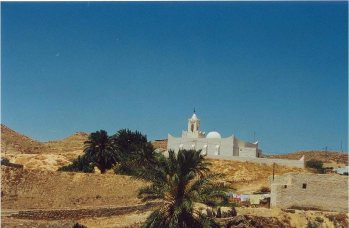 3571750_A_hillside_desert_mosque_in_Matmata (700x457, 43Kb)