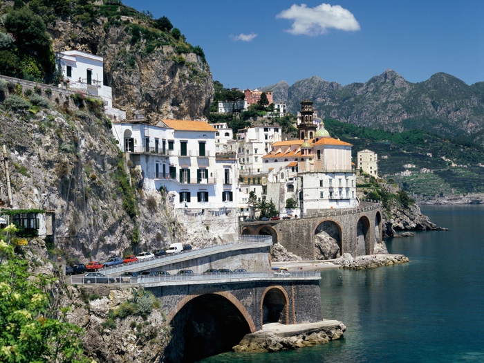 3571750_beautiful_scenery_in_italy_on_sea_shore2 (700x525, 352Kb)