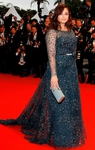 Превью aishwarya-rai-cosmopolis-cannes-premiere-01 (444x700, 255Kb)