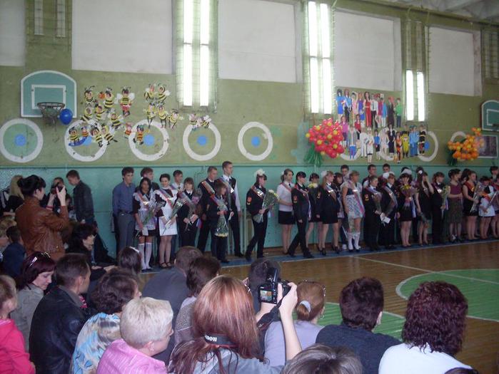 1 линейка перед последним звонком (700x525, 62Kb)