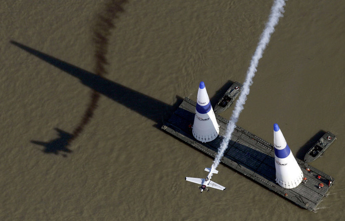 Red Bull Air Race   1 (700x448, 78Kb)