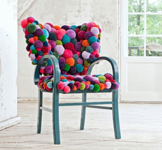 colorful-and-cozy-pompom-chairs-and-rugs-1-554x512 (554x512, 67Kb)