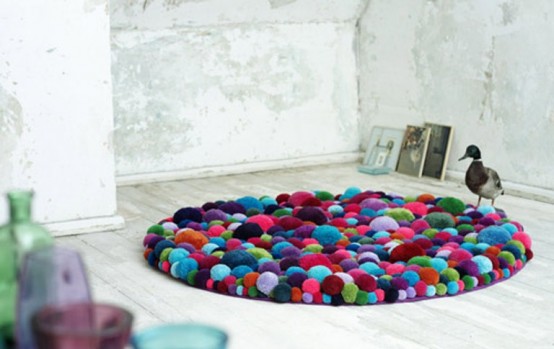 colorful-and-cozy-pompom-chairs-and-rugs-6-554x349 (554x349, 43Kb)