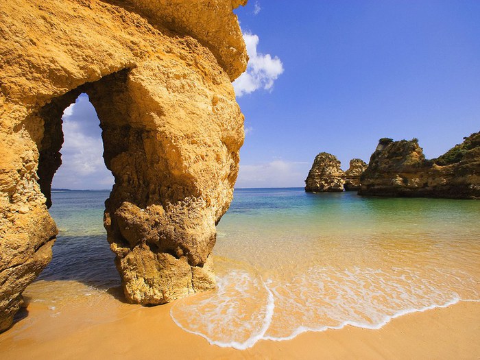 Пещерный пляж Benagil в Португалии