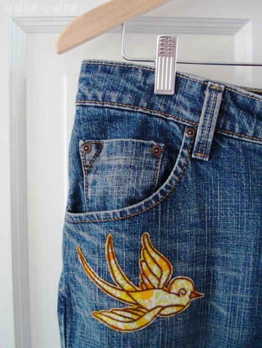 embroidered & appliqued bird jeans closer (526x700, 86Kb)