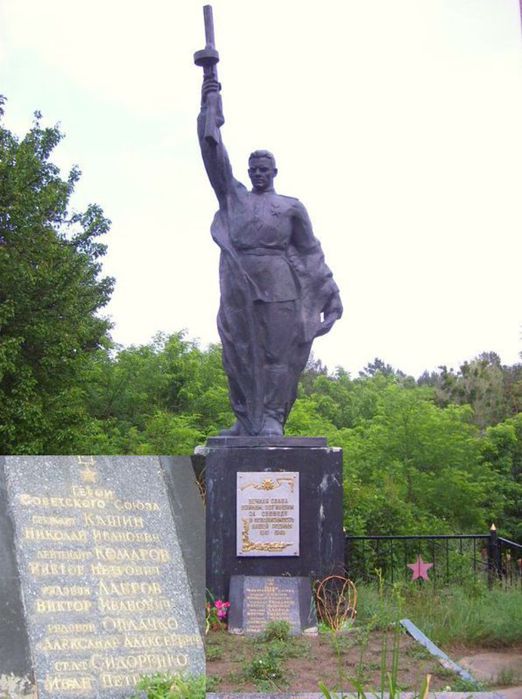 SidorenkoIvanPetr_mogila_Trahtemirov (522x700, 61Kb)