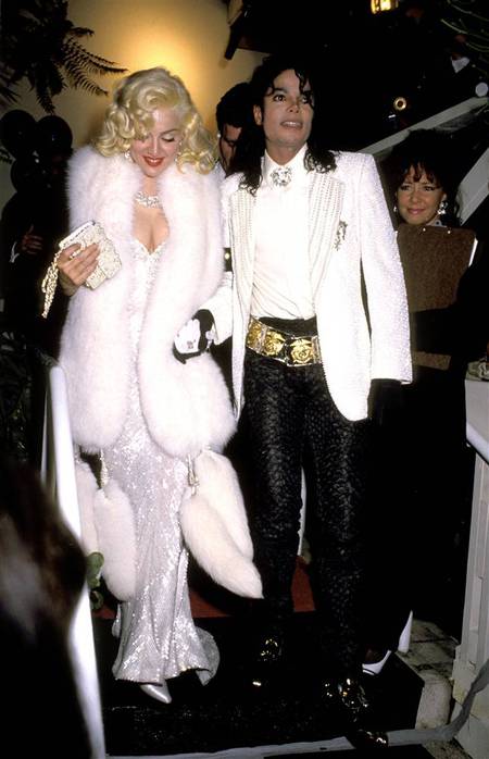 88822136_48995026_ss090626MJfriendsmadonna (450x698, 40Kb)