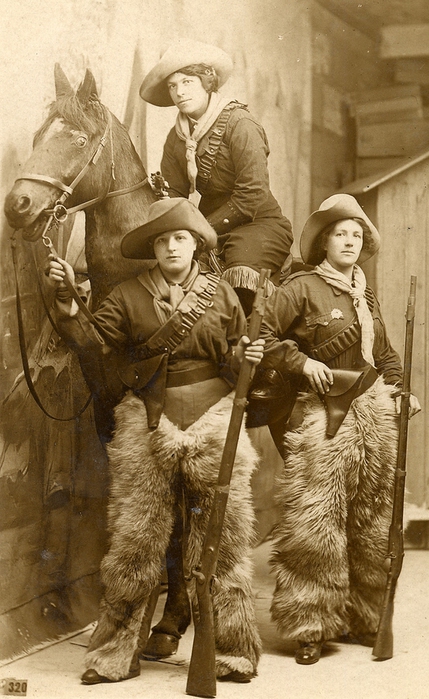 Girls with guns (429x700, 236Kb)