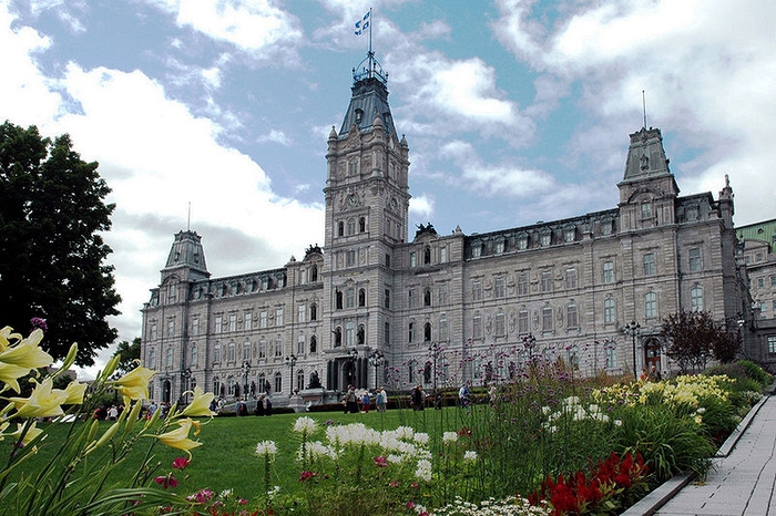 1439372499_800pxQuebec_national_assembly (700x466, 303Kb)