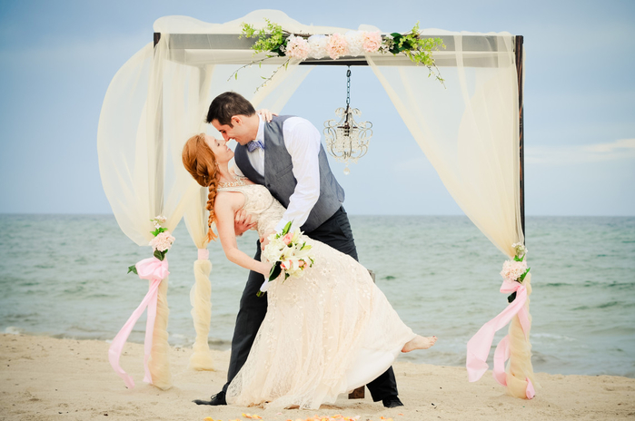 wedding-bells-and-sea-shells-beach-wedding-1140x757 (700x464, 275Kb)