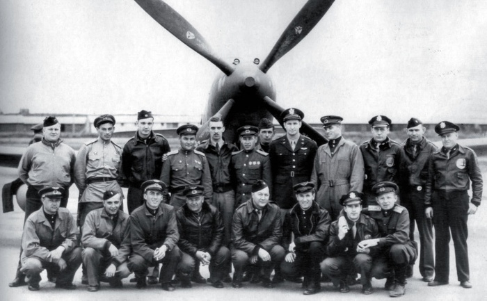 4432201_Sovetskaya_brigada_po__ispitaniyam_samoleta__Harrikein_ (700x433, 109Kb)
