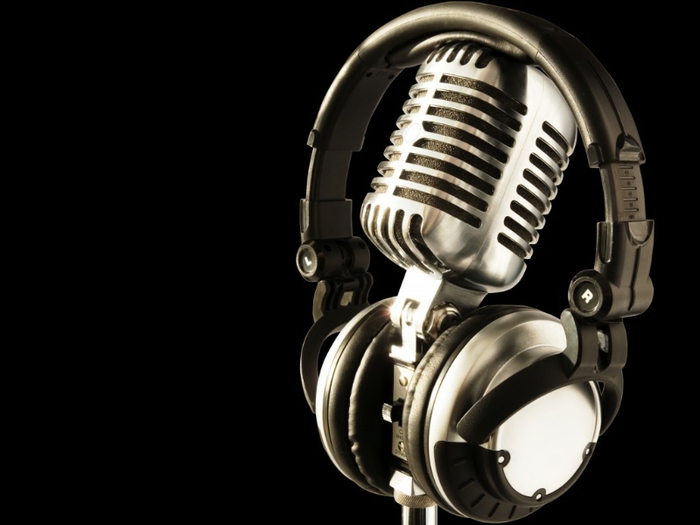 3563818_microphoneheadphonemicrophoneheadphoneblackblackandwhitemusic1024x768 (700x525, 127Kb)
